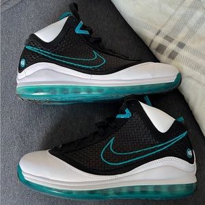 Nike LeBron 7 NFW Red Carpet (2019)